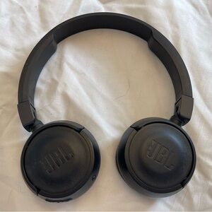 JBL 450BT headphones